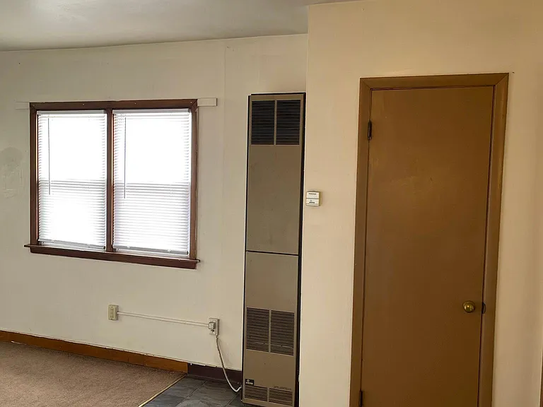 509 S Linn St #4 — Photo 4