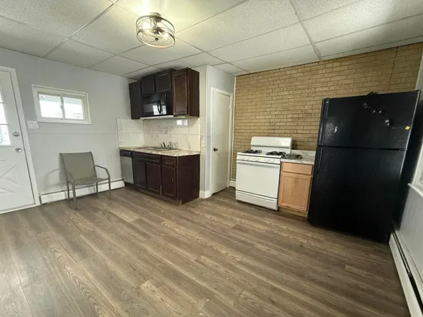 375 Grove St APT 2, Scranton, PA 18508