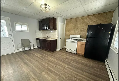 375 Grove St #2 Photo 1
