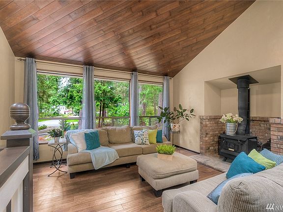 3rd image of 50 SE Shadowood Dr