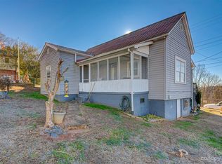 2011 1st St SW, Hickory, NC 28602