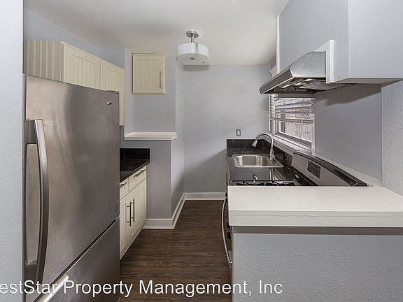 5th image of 138 Elm Ave APT 22