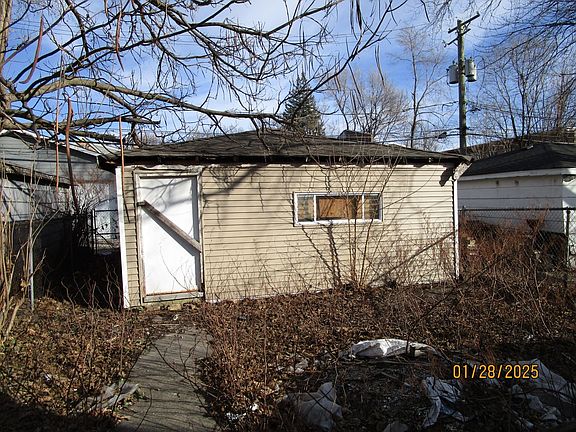 2nd image of 7829 S Oglesby Ave