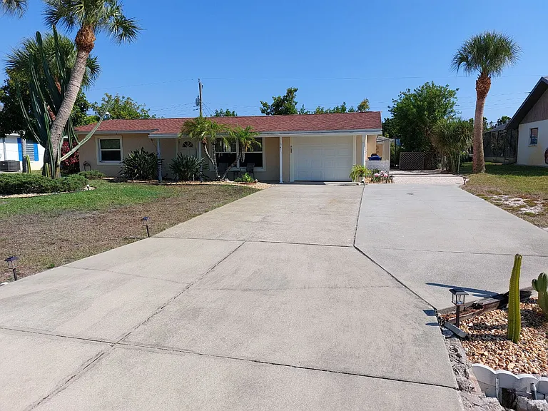 1541 Crest Dr — Photo 21