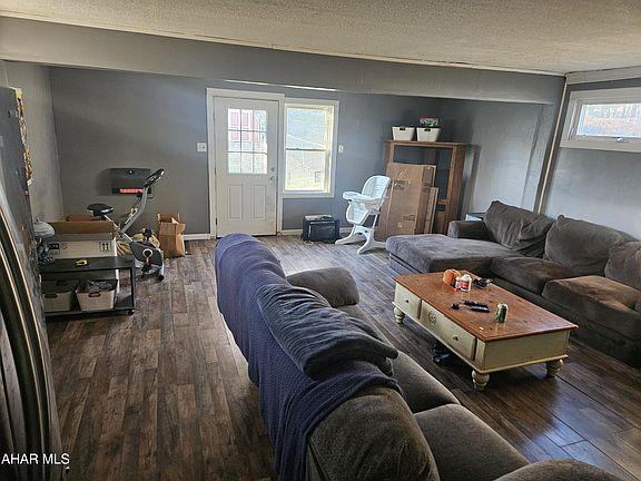 3rd image of 2022 Pine Ave