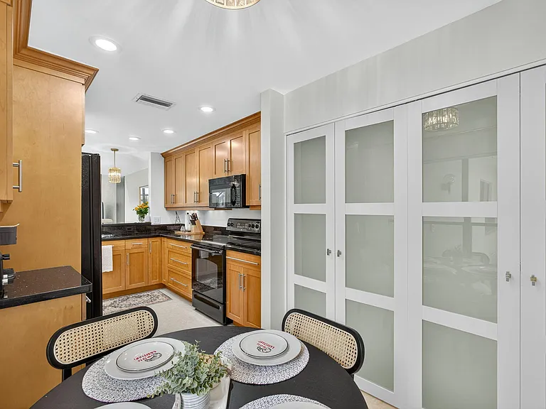 479 Prestwick Cir — Photo 14