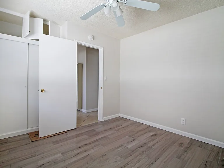 2311 Vanderbilt Lane — Photo 13