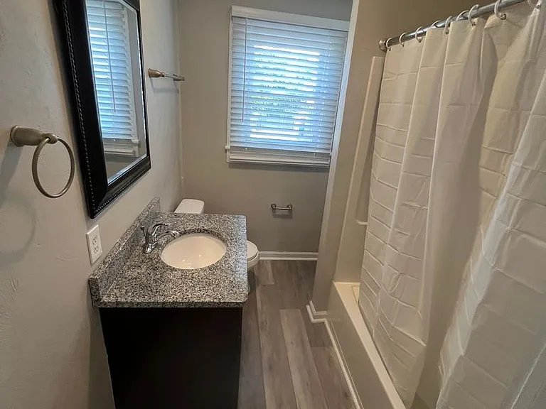 1419 W 27th St — Photo 35