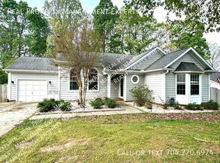 12521 Diamond Dr, Pineville, NC 28134