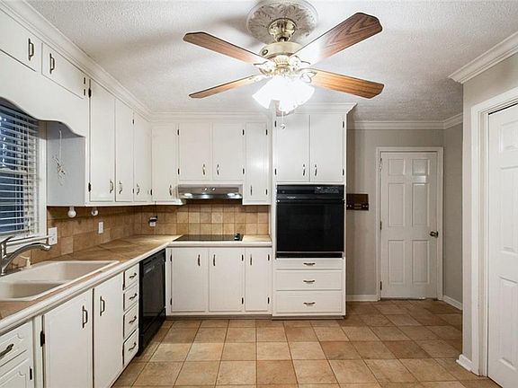 2nd image of 3895 Lisas Dr NW