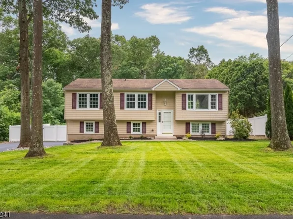 19 Brookside Dr, Jefferson Twp., NJ 07438
