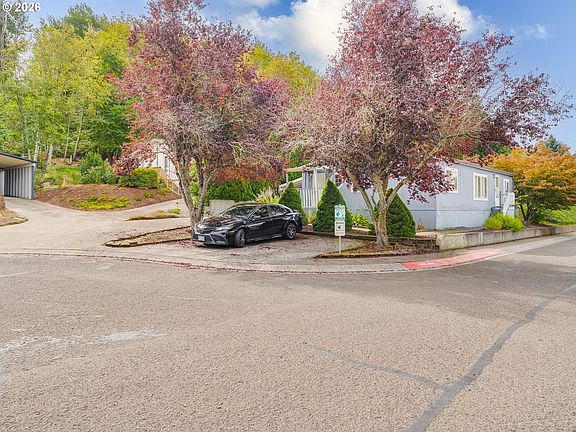 4th image of 696 SW Livingston Pl