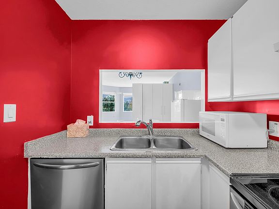 3rd image of 918 Roderick Ave #115