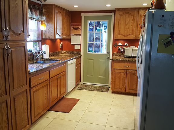 4th image of 745 Waterbridge Dr SW