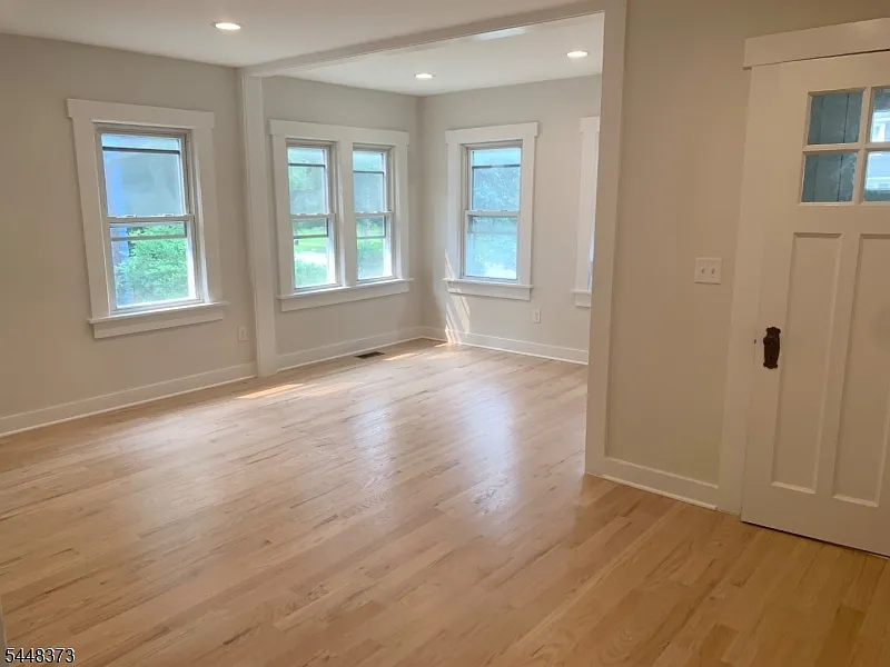 2 bed, 1.0 bath, 1050 sqft, $3,600 — Photo 4