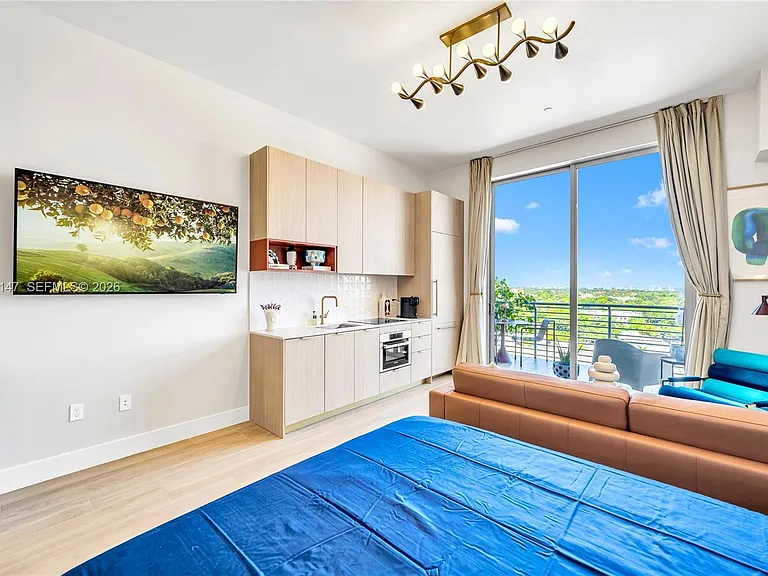 90 NE 32nd #Penthouse 20 — Photo 4