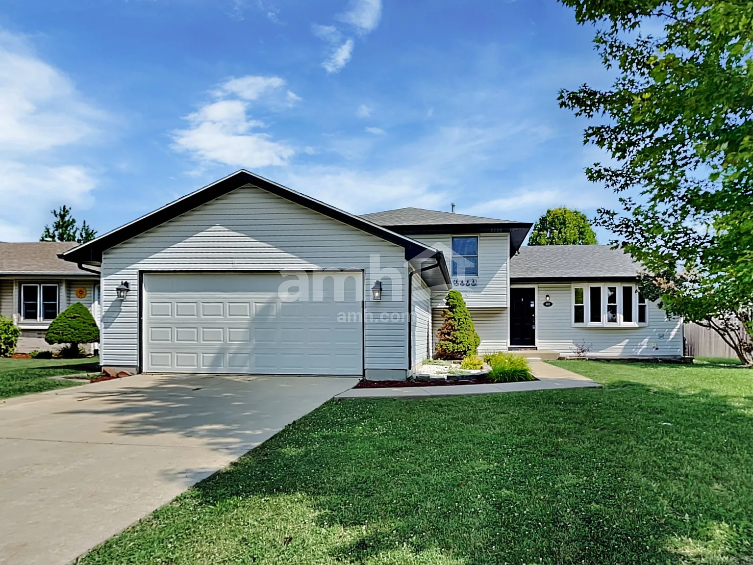 3 bed, 3.0 bath, 1768 sqft, $2,905 — Photo 1