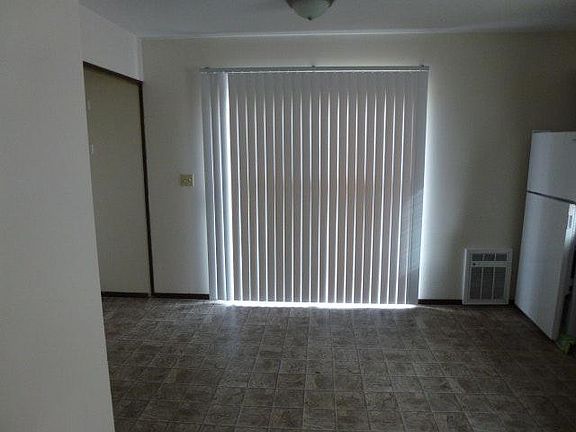 Eating Area in Kitchen to Backyard