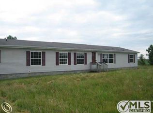 8867 Parker Rd, Yale, MI 48097