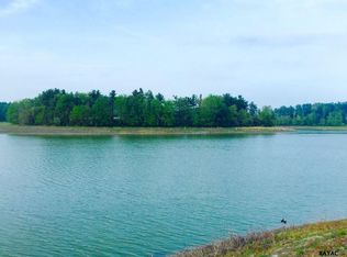 163 Lakewood Dr, Spring Grove, PA 17362