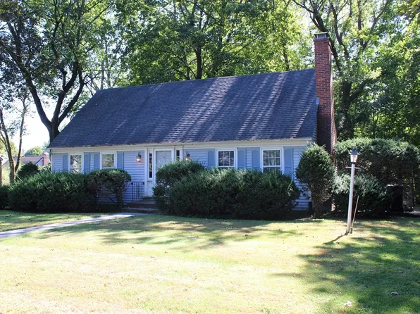 10 Radcliffe St, Holyoke, MA 01040