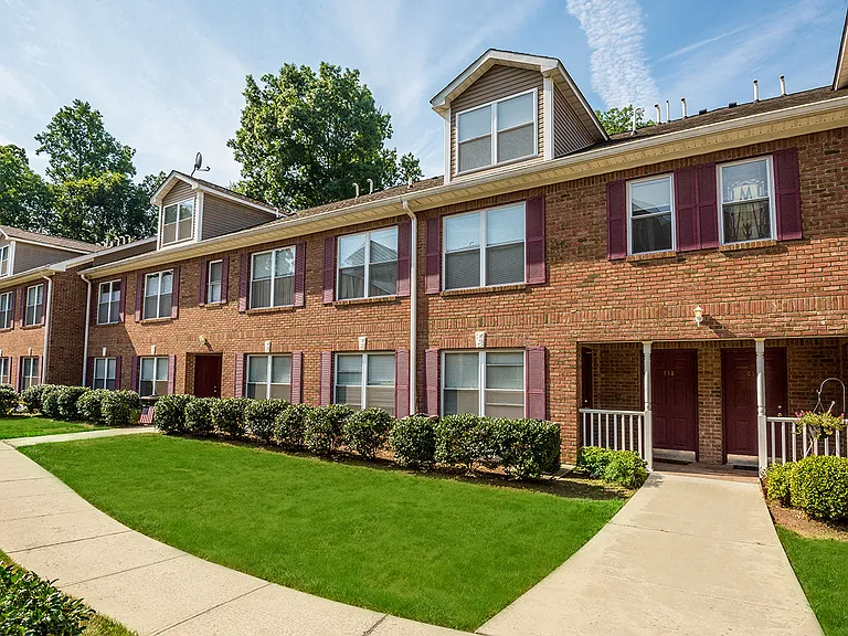 Short Hills Club Village — Photo 25