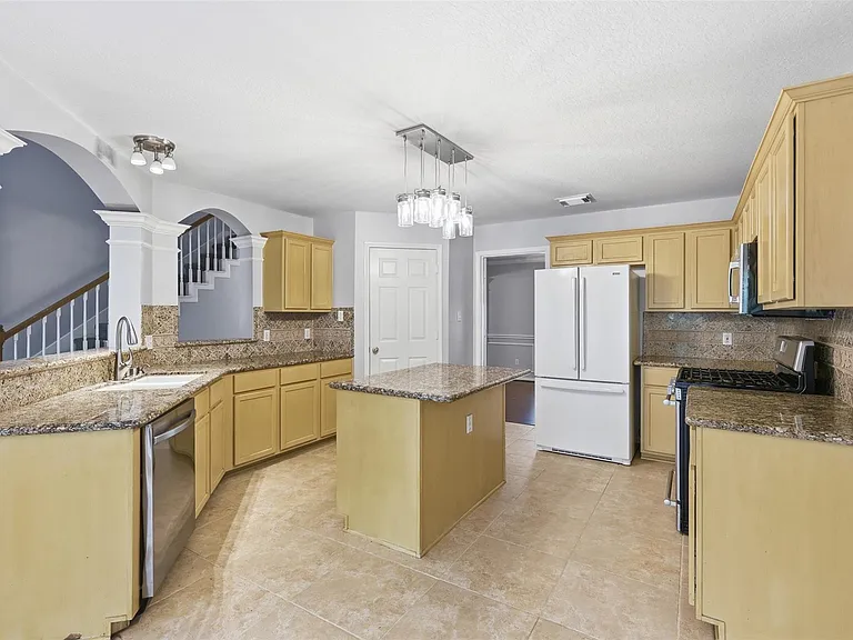 24815 Butterwick Dr — Photo 5