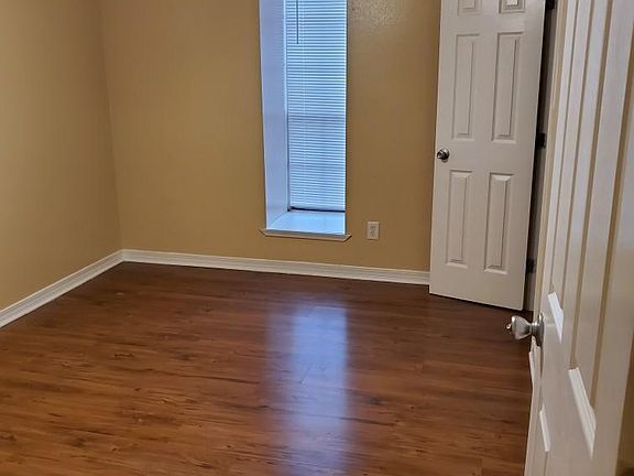 2nd image of 909 Aspen Ct #A