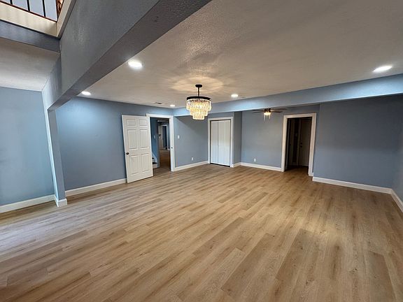 3rd image of 721 Lexington Dr