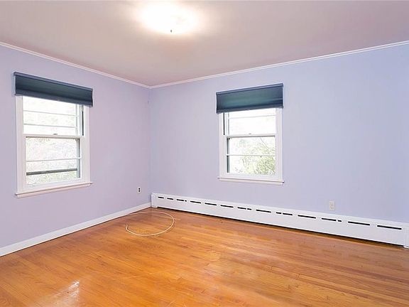 2nd image of 7 Crest Dr