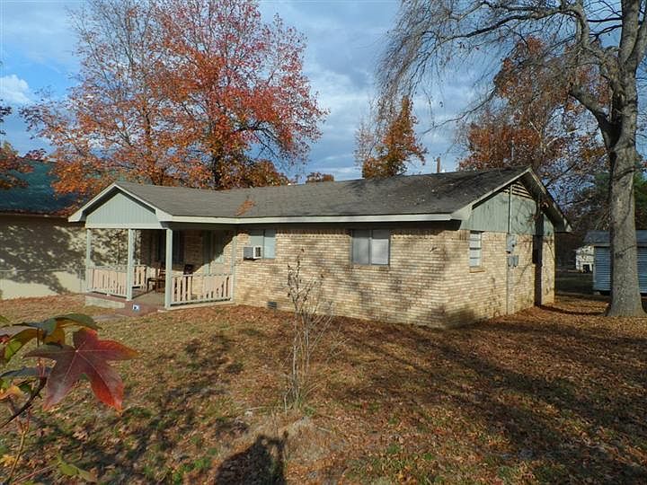 1st image of 906 N Park Dr