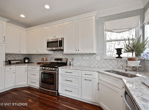 5th image of 3220 Pleasant Plains Dr