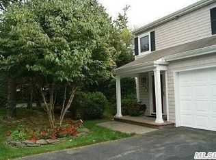 151 Boathouse Ln, Bay Shore, NY 11706