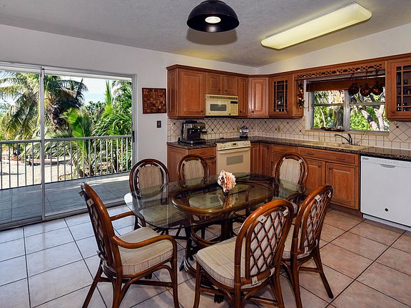 4th image of 330 Buttonwood Bight Ln