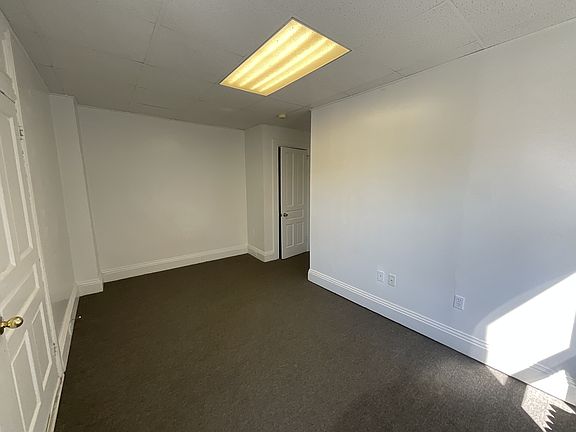 5th image of 250 W Jackson St