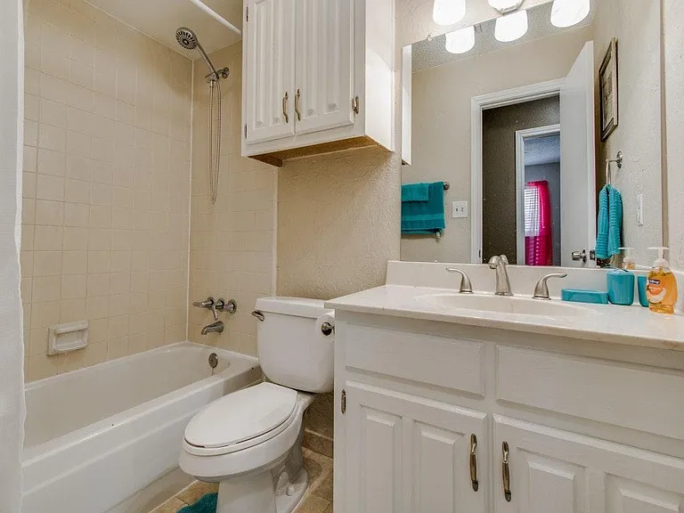 2nd bathroom.
