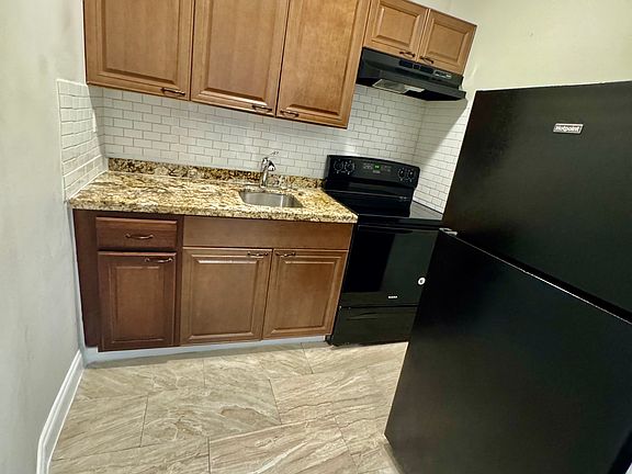 5th image of 921 N 19th Ave APT 4