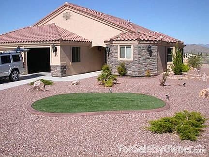 Front entrance
						:
						Very nicely landscaped front entrance