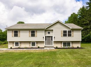 10 E Halstead Road, Salt Point, NY 12578