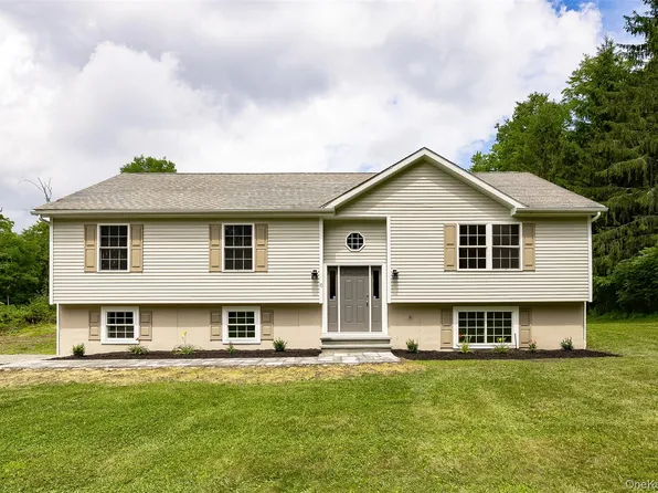 10 E Halstead Road, Salt Point, NY 12578