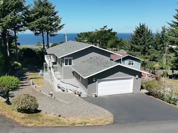 30320 Hillside Ter, Gold Beach, OR 97444