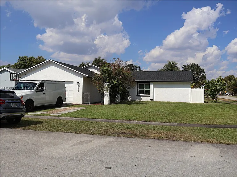 5505 SW 9th St — Photo 18