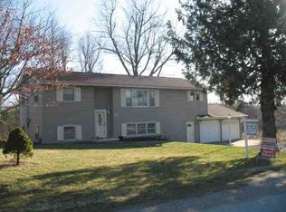 8896 Sunset Rd, Clinton, IL 61727