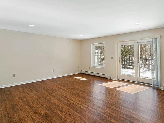 5th image of 22 Airmount Ave Unit 6
