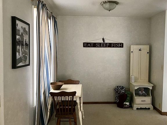 3rd image of 1056 Park Dr