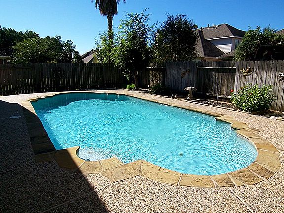 Swimming pool perfect for water volley ball!