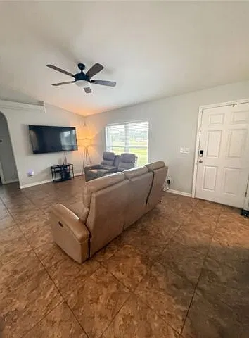 3 bed, 2.0 bath, $3,300 — Photo 3