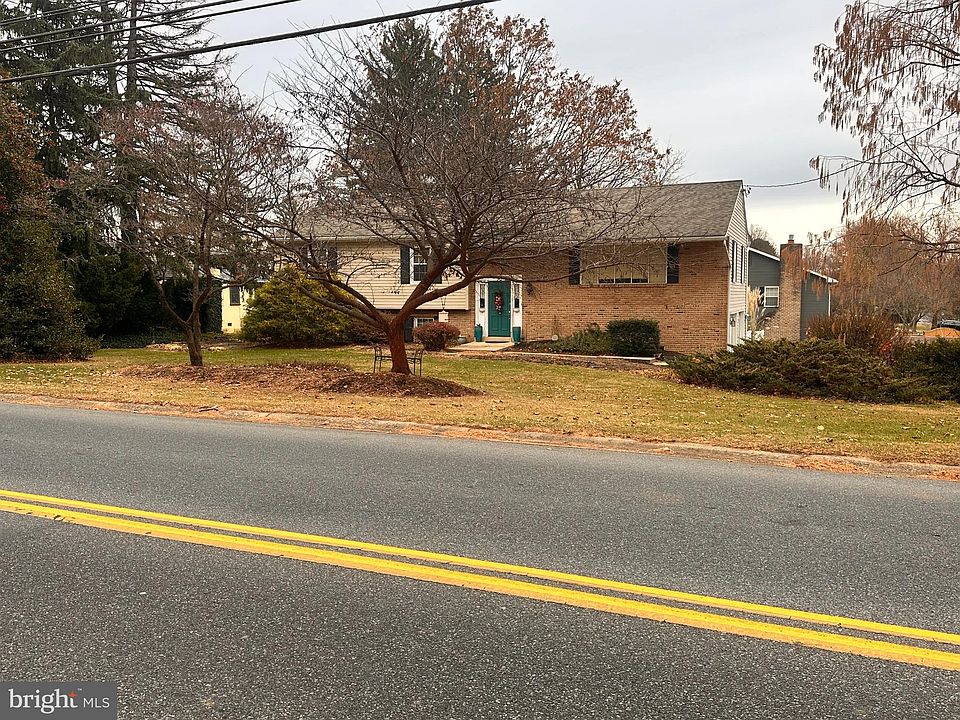 2nd image of 32 W Roseville Rd