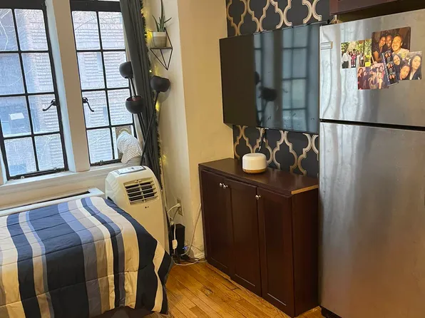304 East 41st Street image 3 of 9