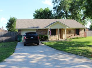 109 W Flake St, Pilot Point, TX 76258